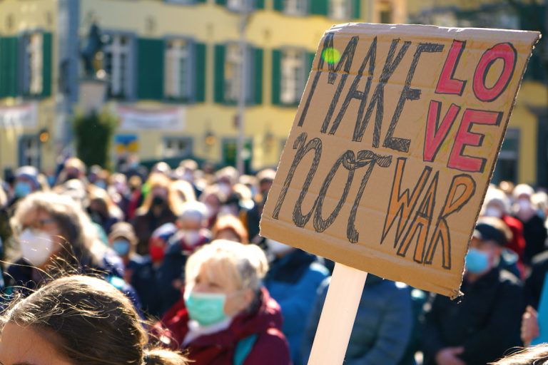 Hunderte Ratinger demonstrieren für Frieden in Europa