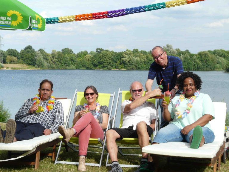 Grüne warten auf Strandcafé